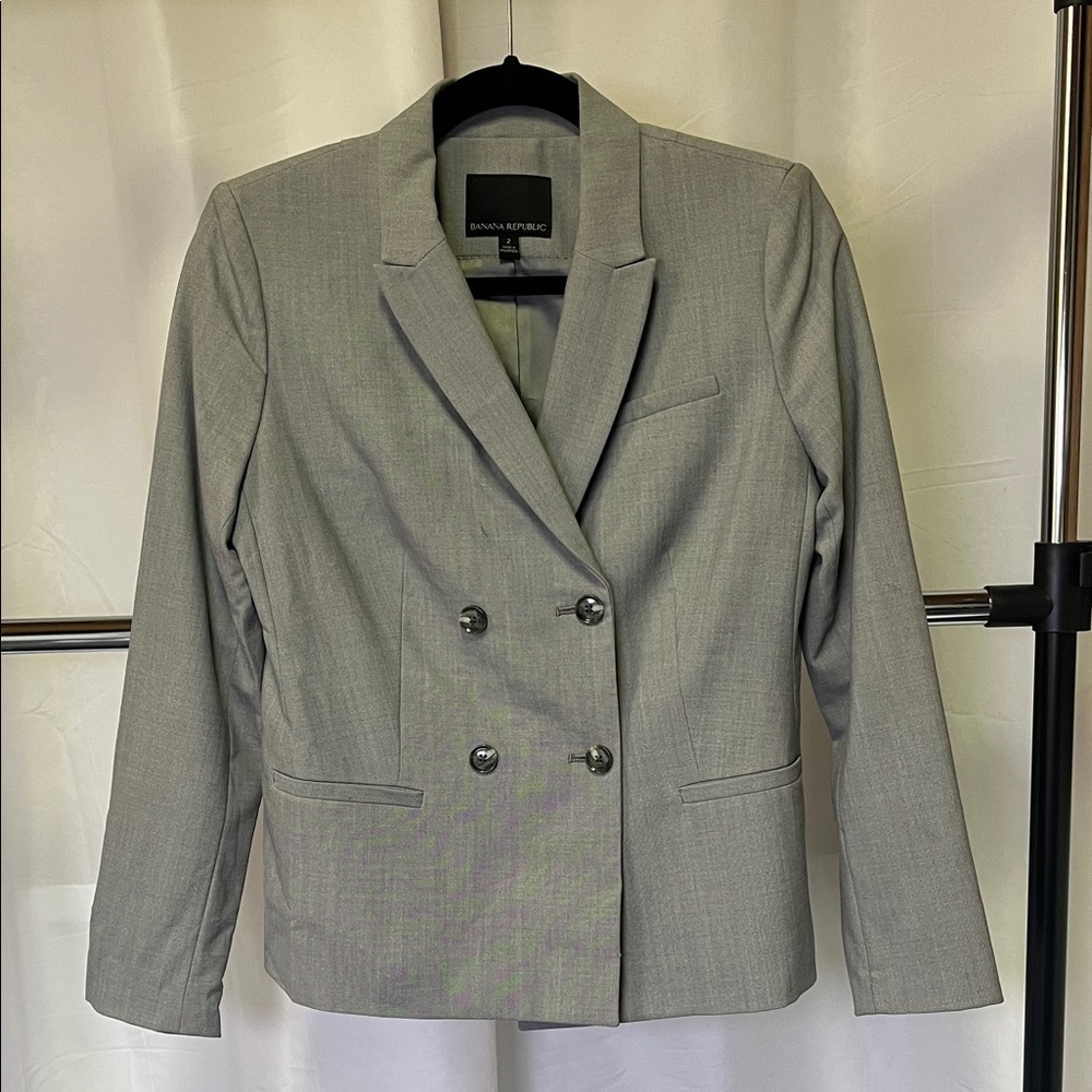 Banana Republic Women's Gray Double-Breasted lightweight wool Blazer size 2